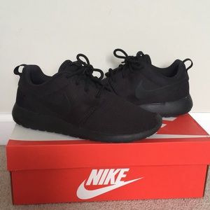 Nike All Black Roshe 1 Running Shoes - Women’s 7.5